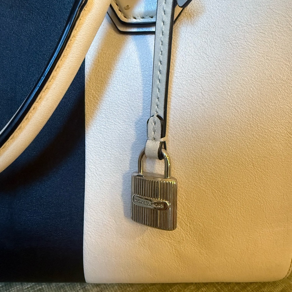 Michael Kors White and Black Women's Bag - Picture 3 of 8